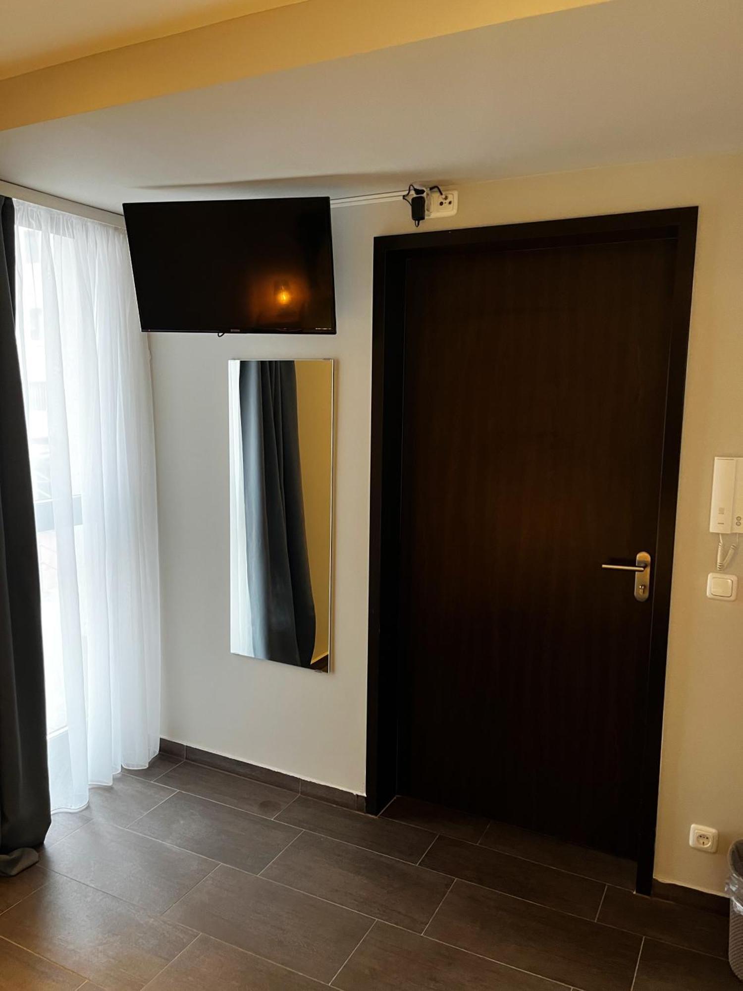 Mala Me Hotel Ганновер Экстерьер фото