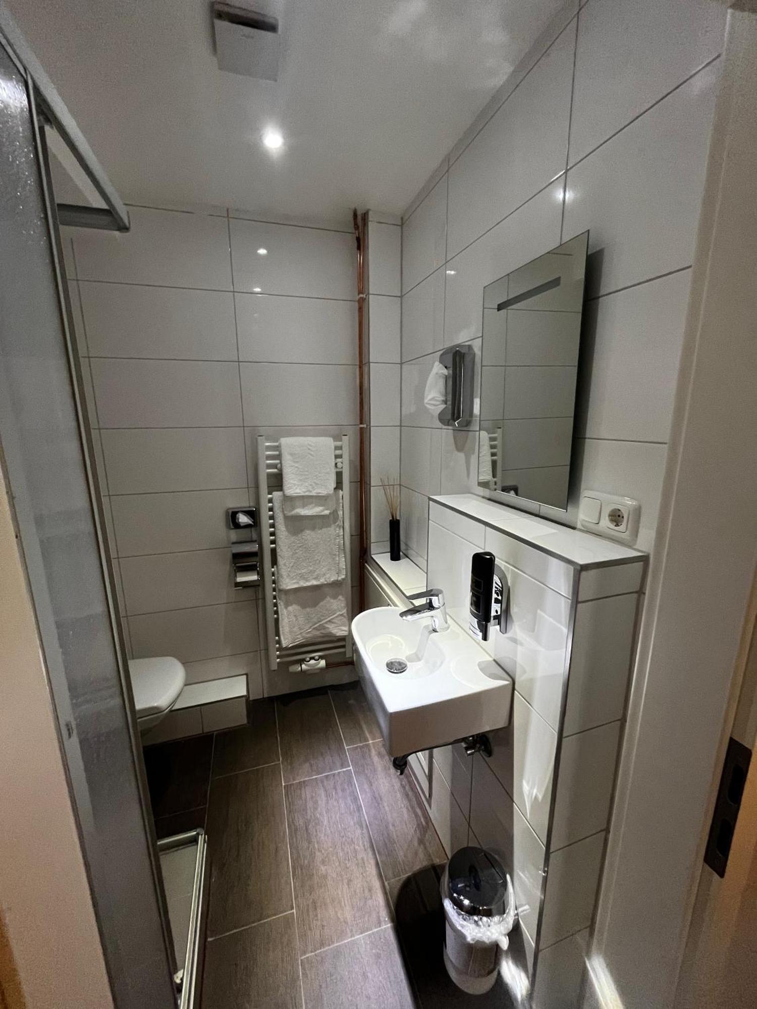 Mala Me Hotel Ганновер Экстерьер фото