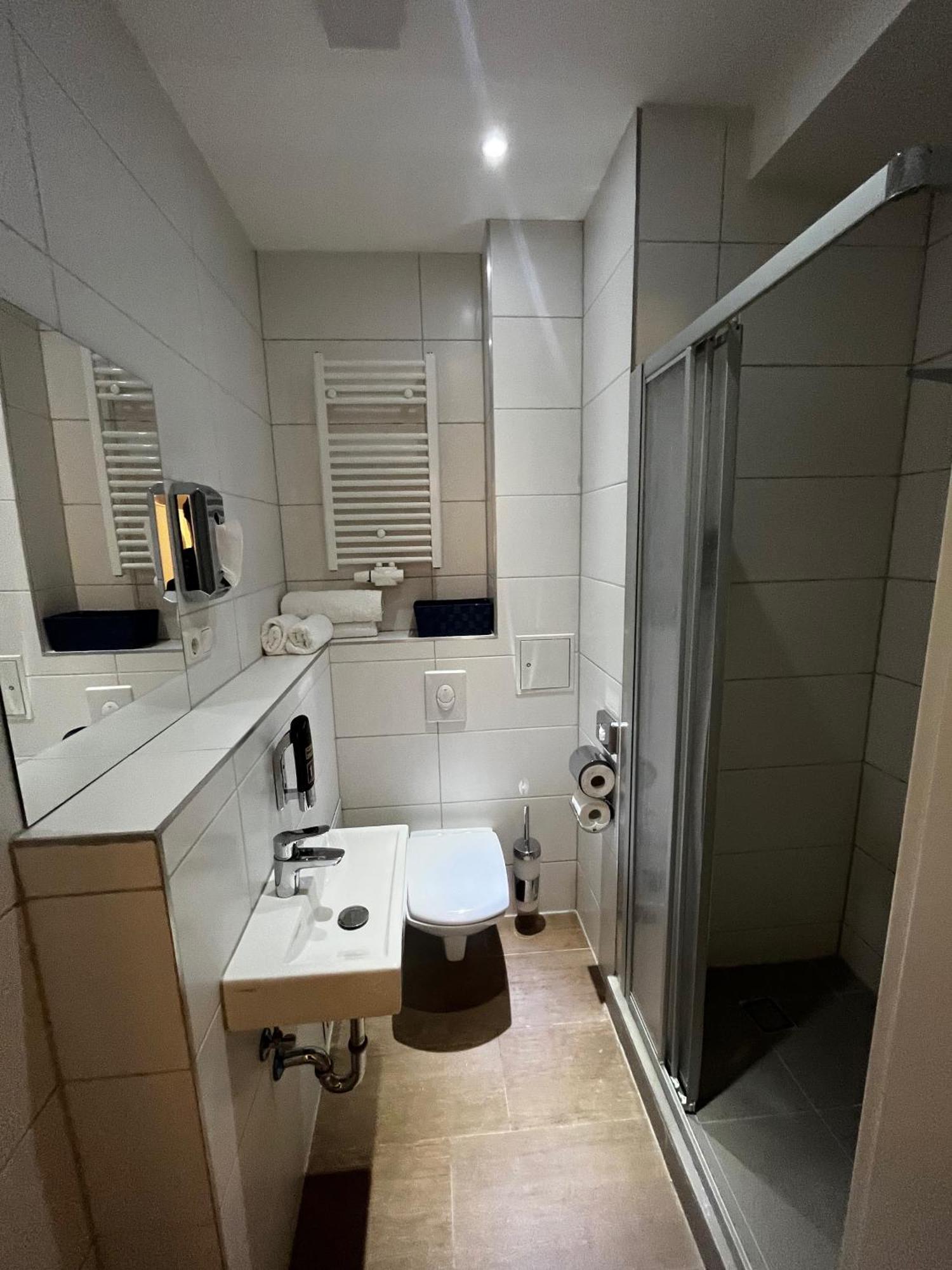 Mala Me Hotel Ганновер Экстерьер фото
