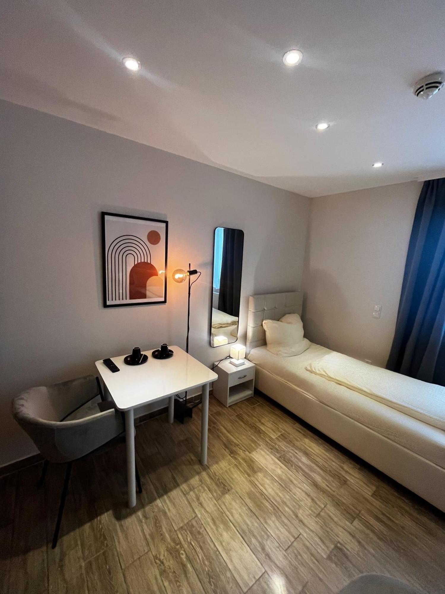 Mala Me Hotel Ганновер Экстерьер фото