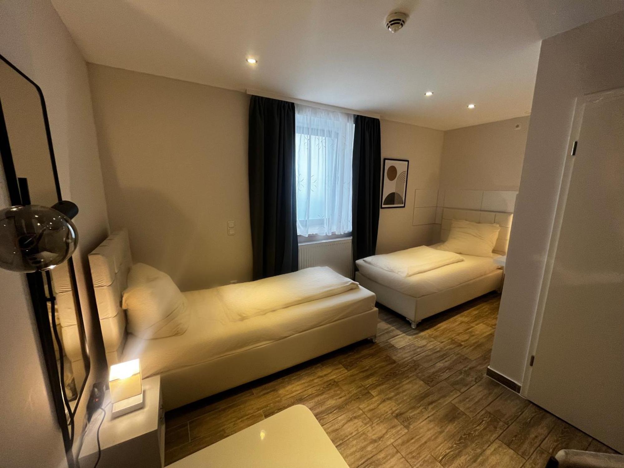 Mala Me Hotel Ганновер Экстерьер фото